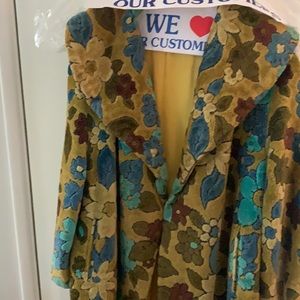 A 3/4 length coat large size